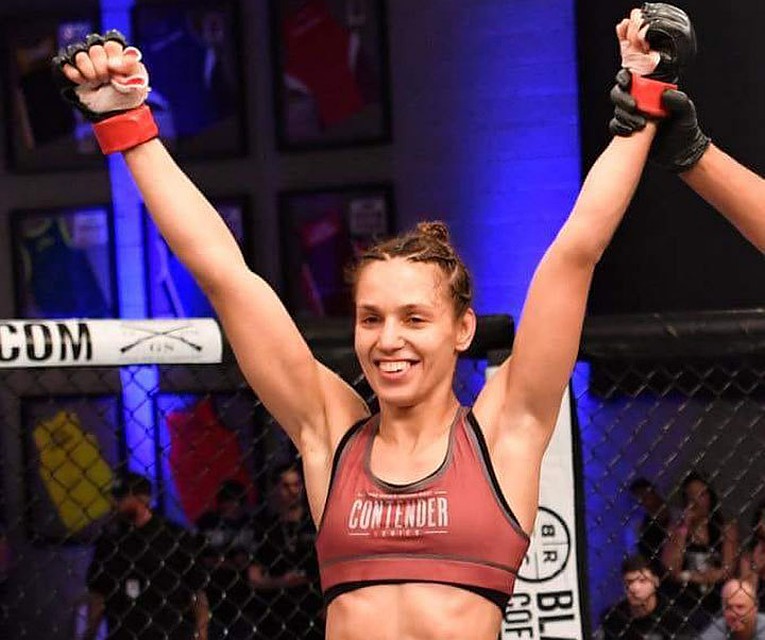 Антонина выиграла свой первый поединок в UFC.