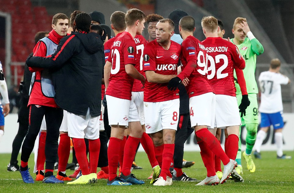 Денис Глушаков - в стартовом составе "Спартака" на игру с "Локомотивом".