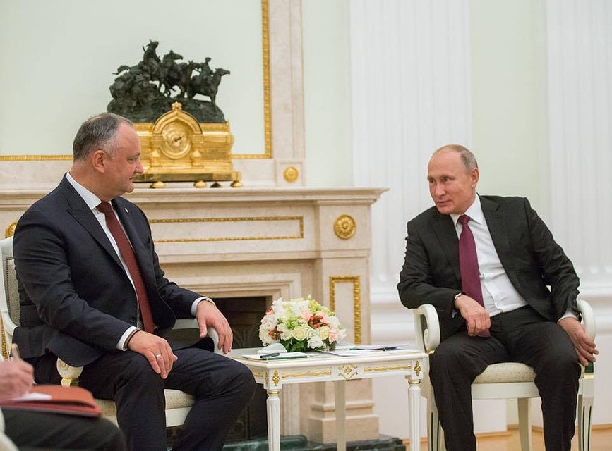 31 октября Додон сообщил о договоренностях с президентом РФ Владимиром Путиным по снятию санкций в отношении граждан Молдовы.