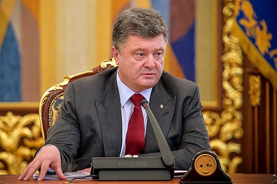 Президент Украины Петр Порошенко уволил своего постоянного представителя по Крыму