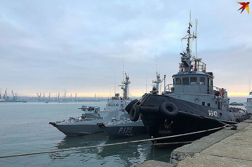 Два бронекатера и буксир ВМС Украины задержаны в Керченском проливе. Фото: источник КП