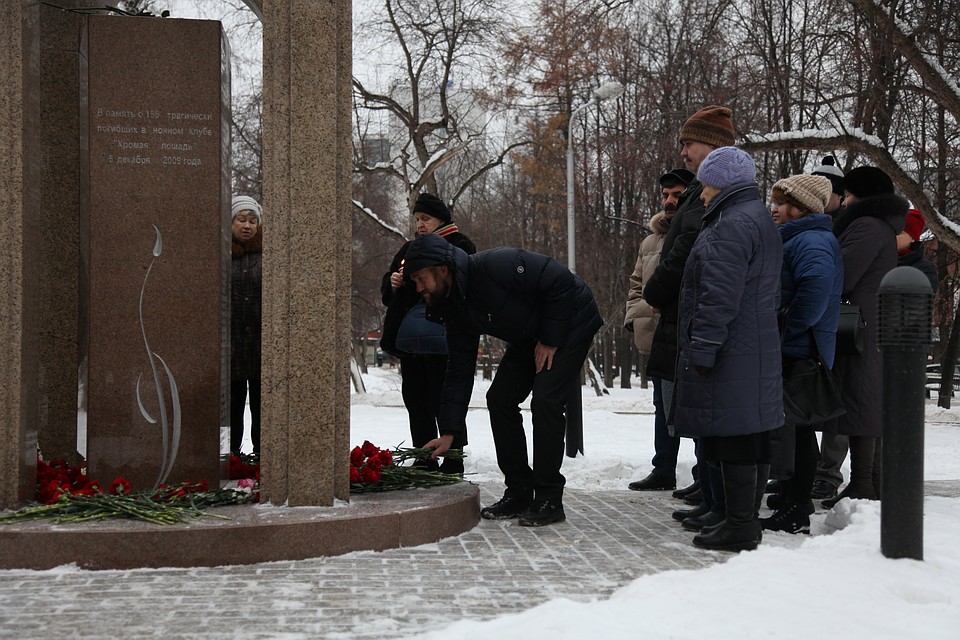Родные погибших не могли сдержать слез