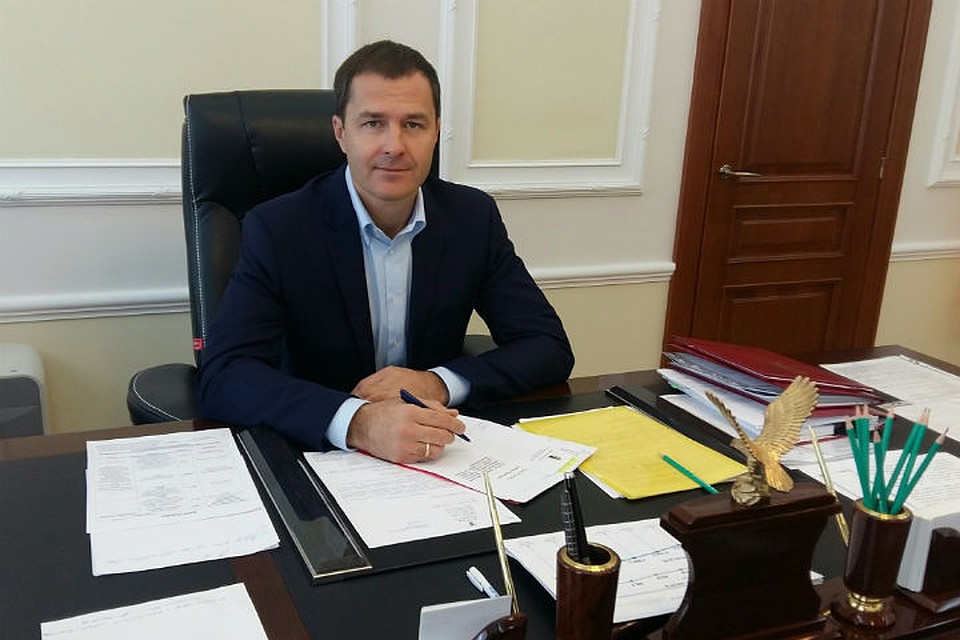 Владимиру Волкову предложили вместо служебного транспорта бесплатно пользоваться такси.