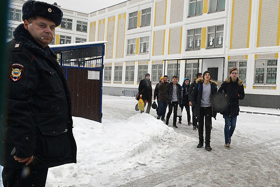 На место происшествия выехали сотрудники полици