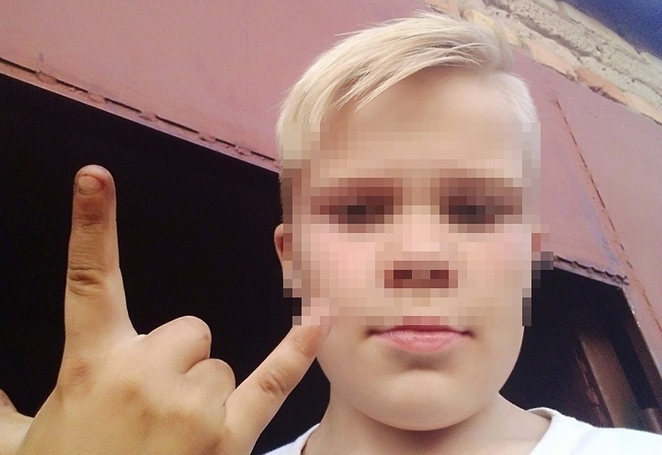Рома дотронулся до провода