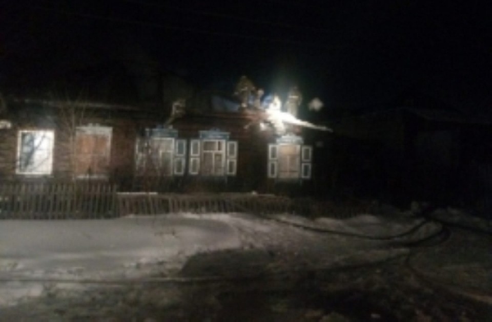 Частный дом горел в Барнауле на улице Интернациональной
