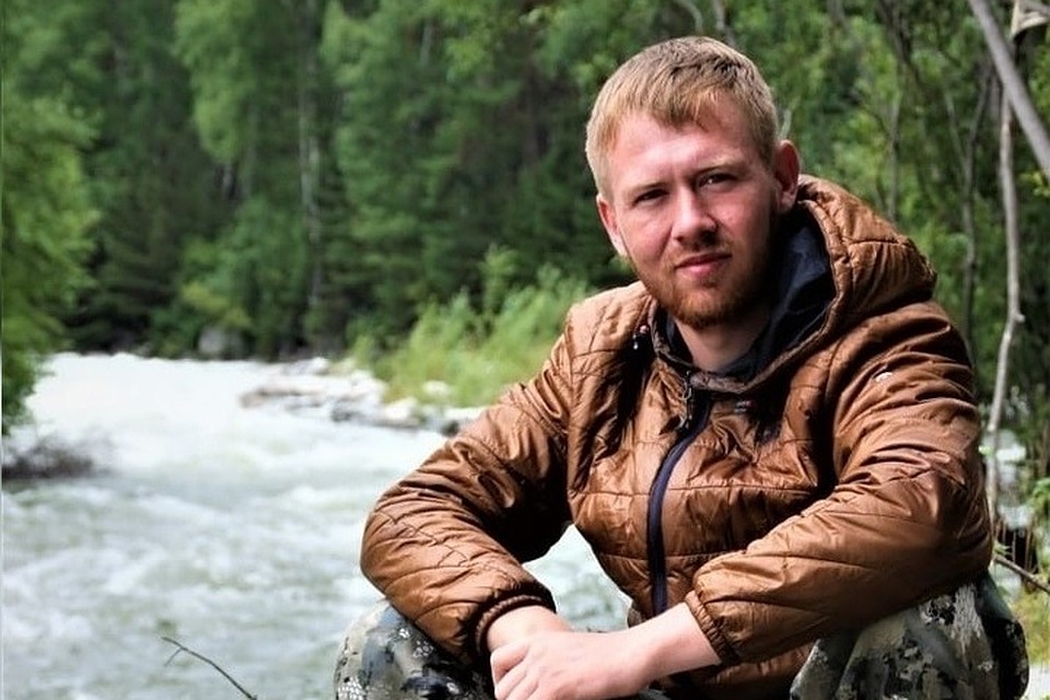 У мужчины есть особые приметы. Он носит рыжую бороду, а на спине и руках у него татуировки. Фото: соцсети