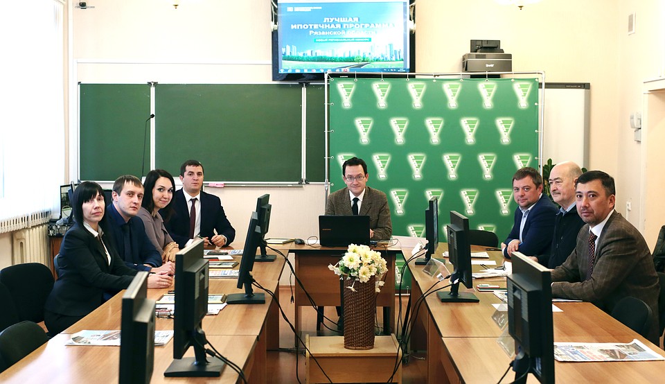 Фото: Марина РОМАНЕНКО. Победители конкурса получили дипломы.