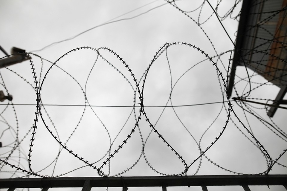 В поезде пьяный вахтовик-дебошир из Комсомольска травил полицейского газом