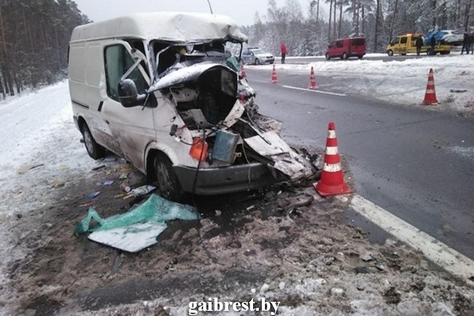 На М1 лоб в лоб столкнулись два буса. Фото ГАИ УВД Брестского облисполкома