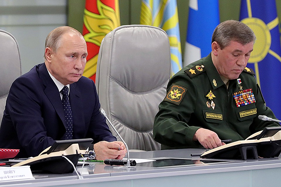 На экране шла прямая трансляция запуска новейшей стратегической ракетной системы «Авангард»