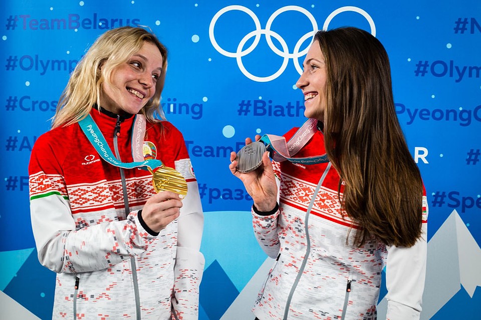 Анна Гуськова и Дарья Домрачева выиграли олимпийские медали в Пхенчхане и заняли верхние строчки в опросе на звание лучшего спортсмена/спортсменки года Беларуси. Фото: noc.by