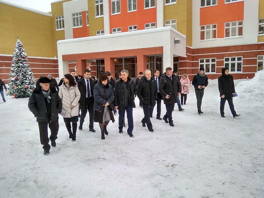 Вячеслав Володин посетил школу "Аврора"