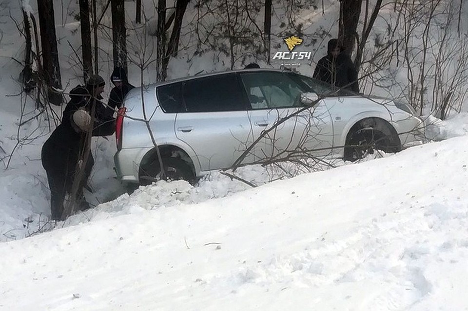 В аварии пострадали женщина и ребенок.