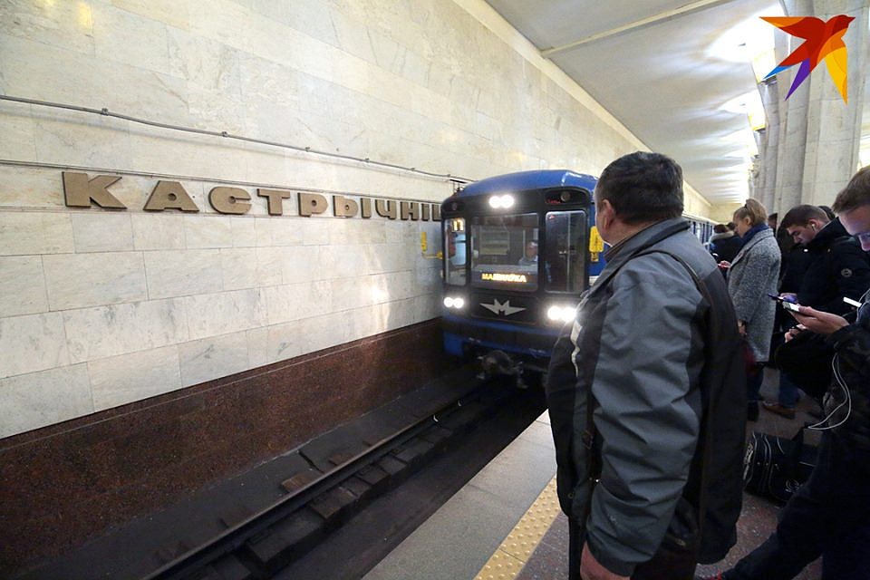 Со стен станций минского метро уберут рекламу