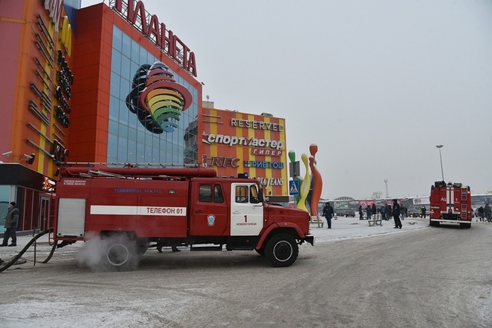 В Новокузнецке эвакуировали посетителей торгового центра. Фото: Михаил Петрик.