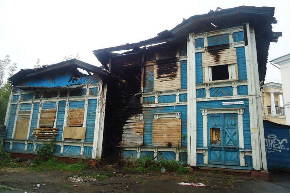 Здание на улице Володарского подожгли.
