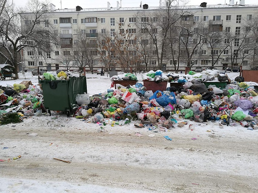 У многих во дворах до сих пор такая картина.