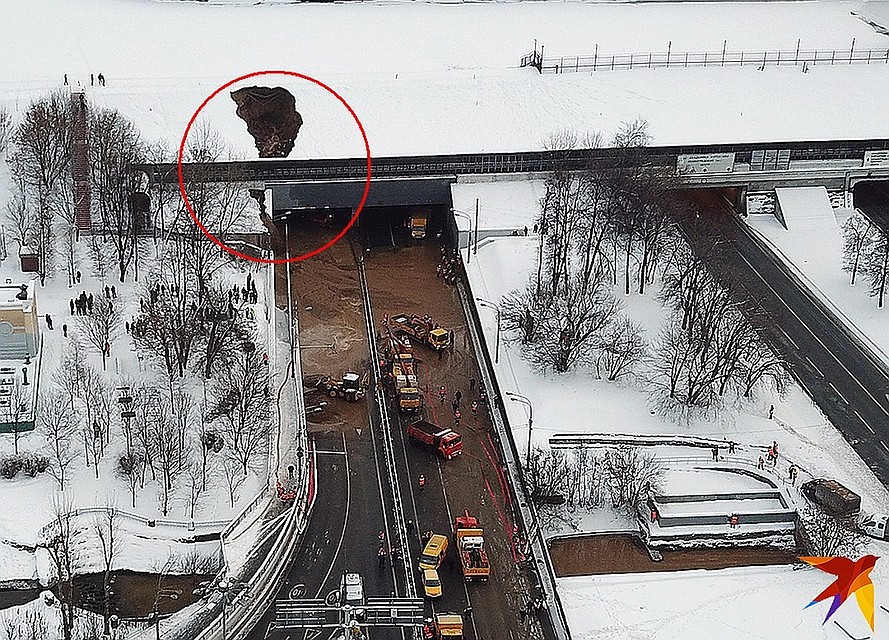 В тоннель хлынула вода из канала имени Москвы