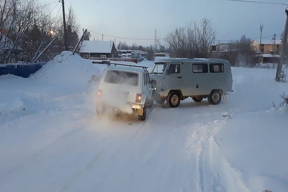 В Ноябрьске не поделили дорогу «Нива» и «буханка» Фото: Госавтоинспекция Ямала