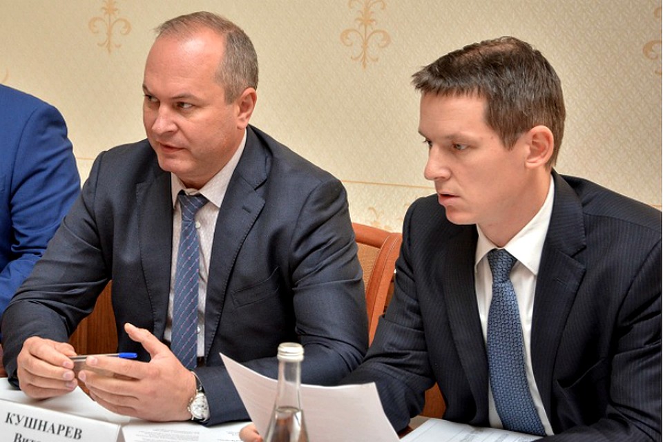 Сити-менеджеру Виталию Кушнареву понадобилось меньше месяца, чтобы назначить себе нового зама - Андрея Дикуна (справа). Фото: пресс-служба горадминистрации Ростова-на-Дону.