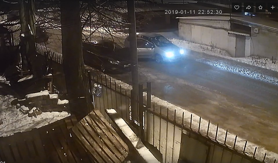 Момент пинка по зеркалу заднего вида