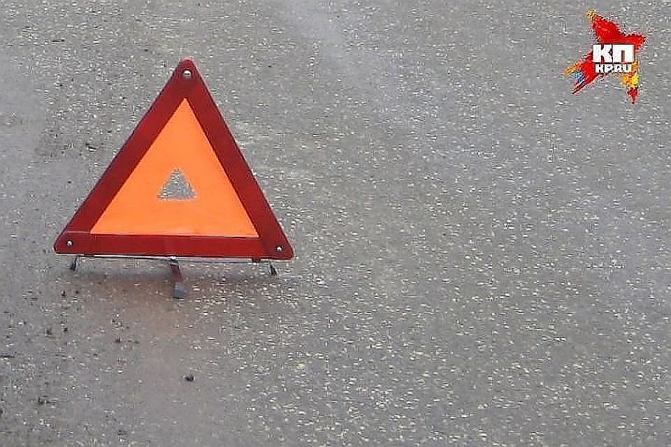 На трассе столкнулись фура и легковушка