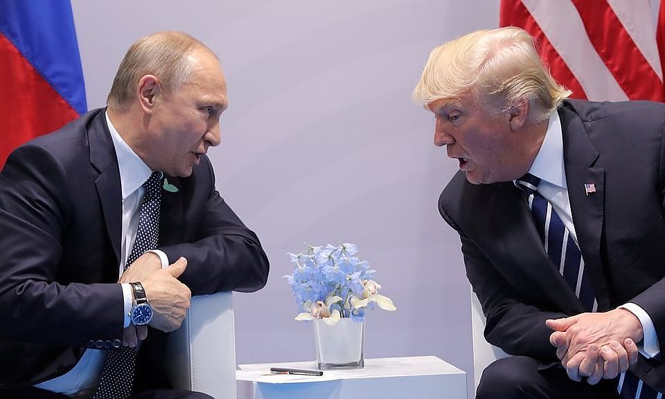 Президент РФ Владимир Путин и президент США Дональд Трамп на саммите G20