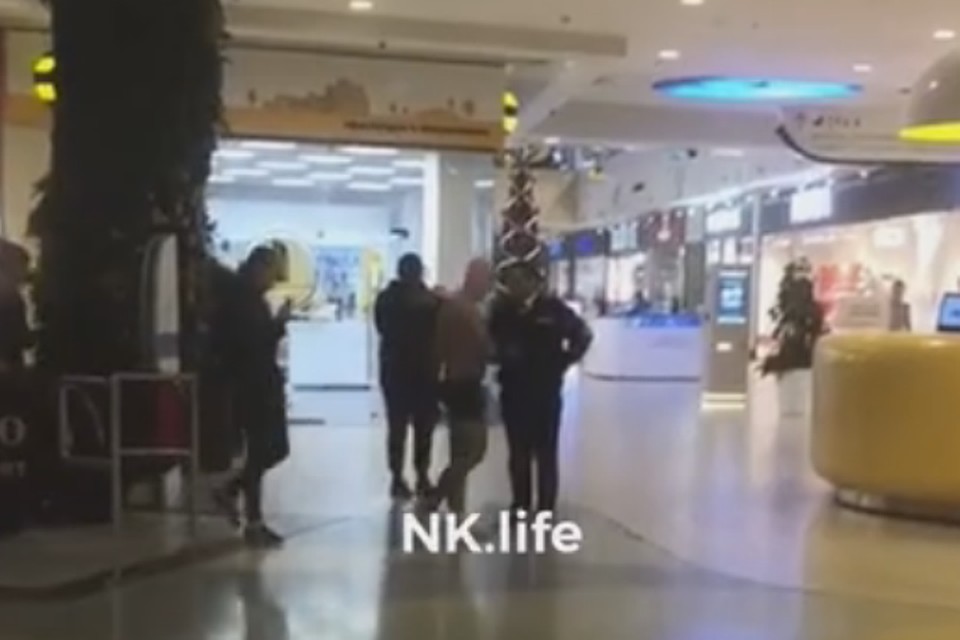 Горожане предположили, что мужчина проиграл спор Фото, видео: nk.life