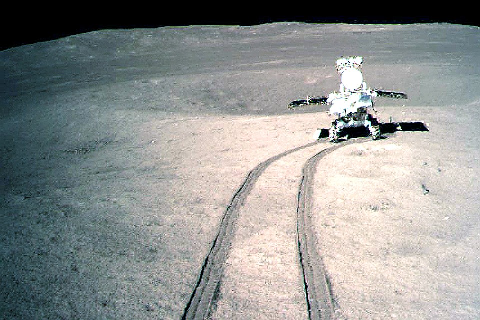 Межпланетный космический аппарат «Чанъэ-4» на поверхности Луны.