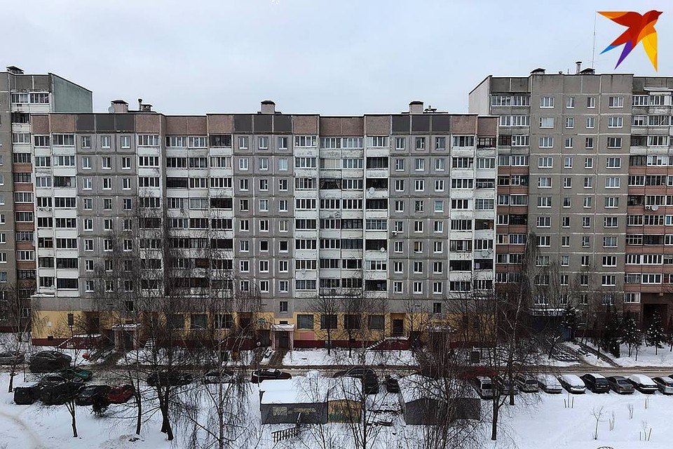Девушка пришла вечером к знакомой и выпала из окна ее квартиры.