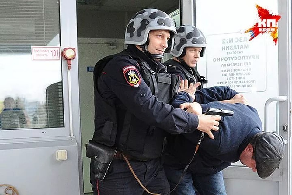 Стражам порядка удалось задержать мужчин, возраст которых 28 и 30 лет.