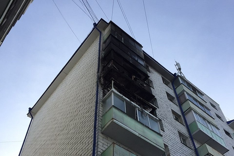 Полицейские и спасатели эвакуировали 32 человека на пожаре в Иркутске.