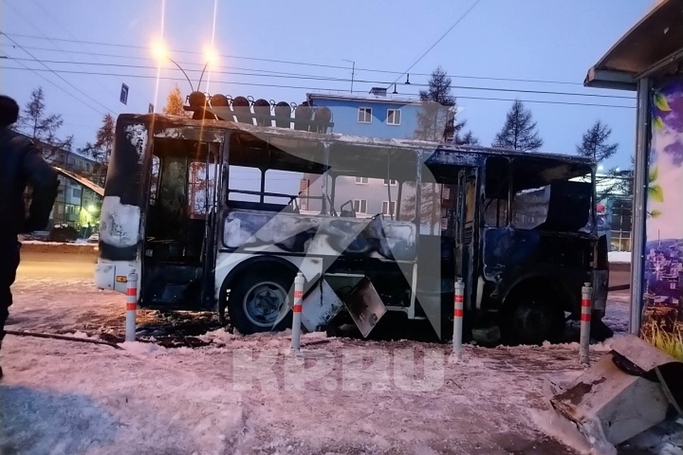 В МЧС рассказали, почему загорелась кемеровская маршрутка.