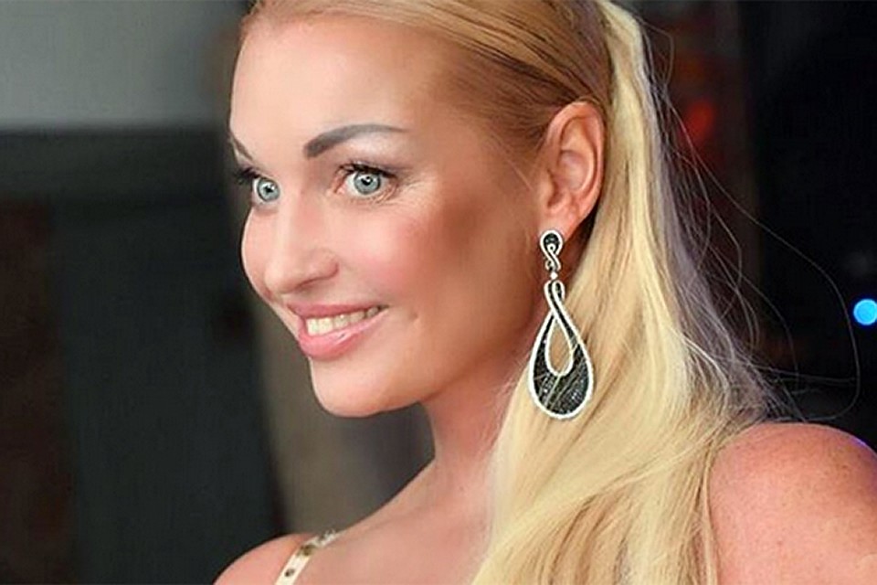 Объектом рифмы хулигана стала на сей раз балерина Анастасия Волочкова