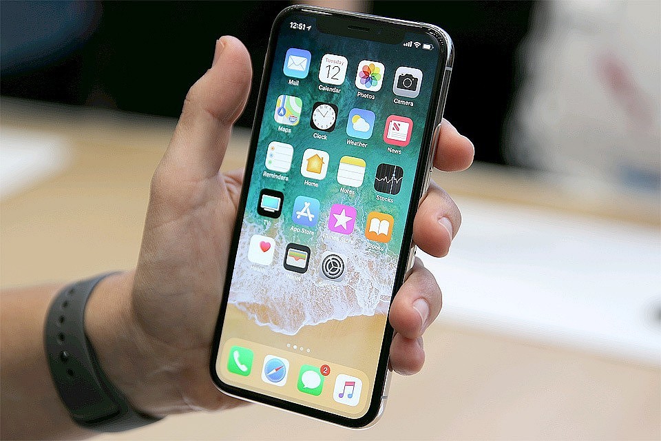 Команда Mail.ru Hi-Tech: Смартфон iPhone X подешевел на 30%