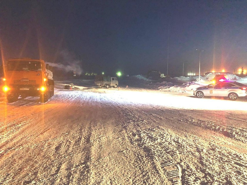 В Новом Уренгое на встречке столкнулись УАЗ и КАМАЗ Фото: Госавтоинспекция Ямала