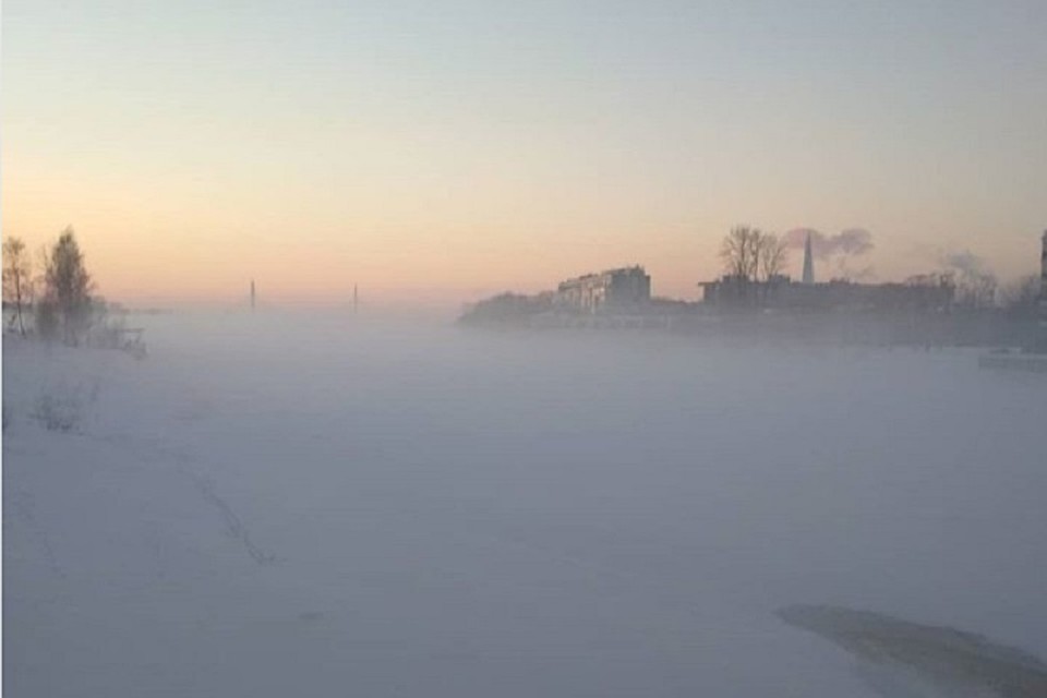 Вечером на Петербург опустился туман