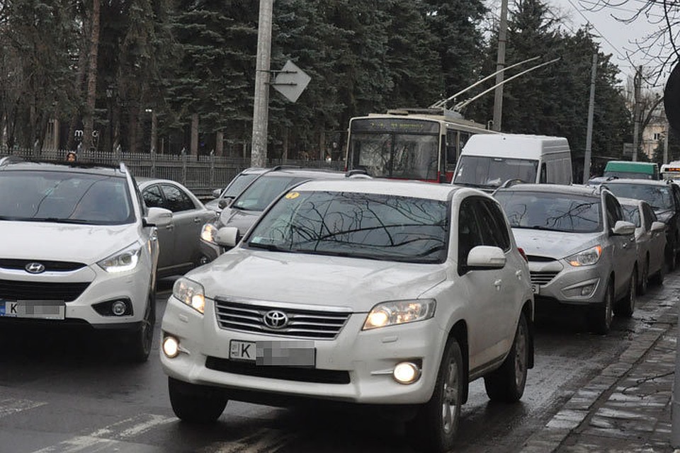 В городе - пробки.