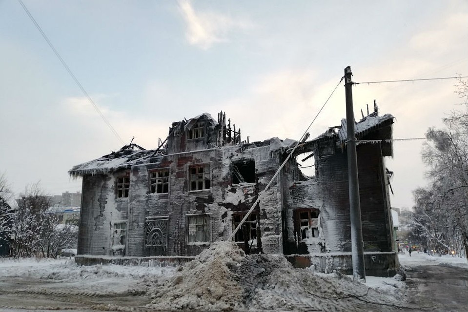 Деревяшка была полностью уничтожена огнем. Фото: Светлана Литомина
