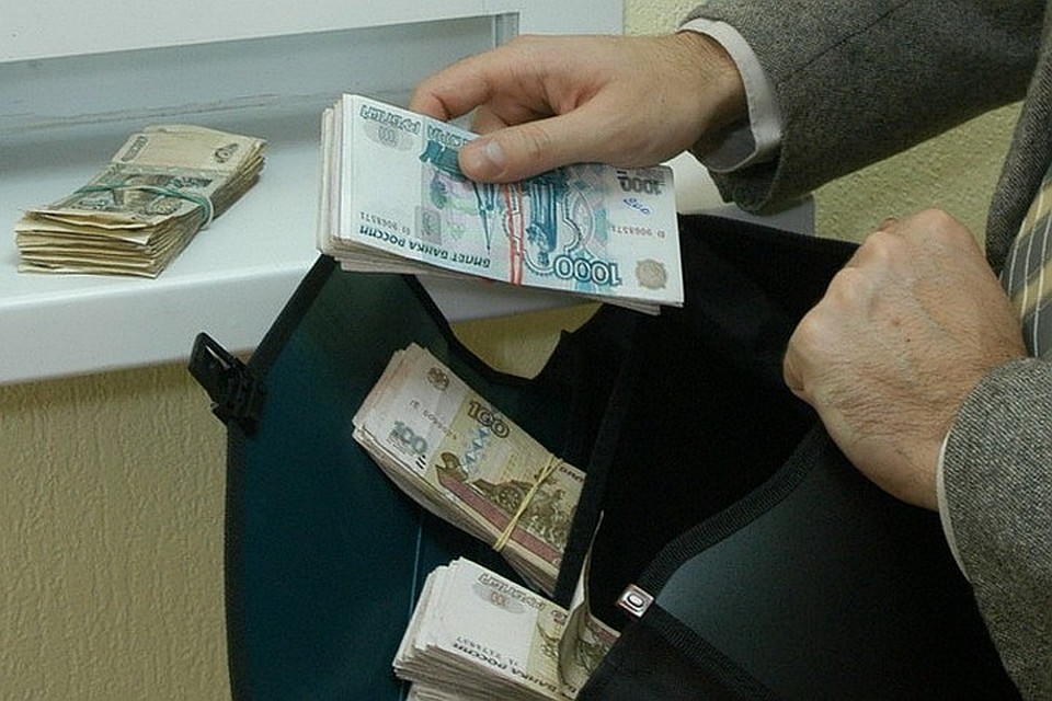 Мужчина дал взятку врачам