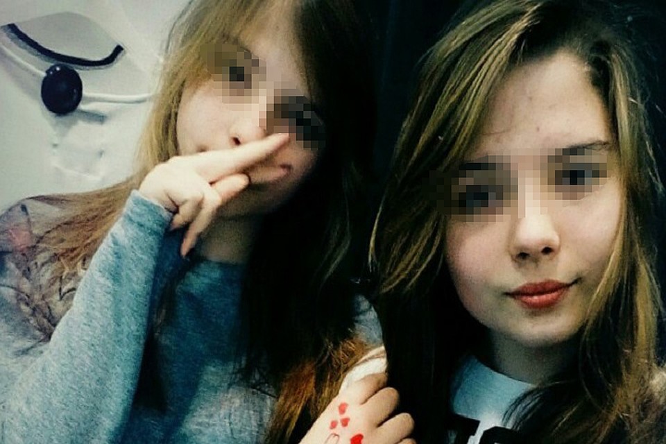 Наташа и Юля - члены военно-патриотического казачьего общества