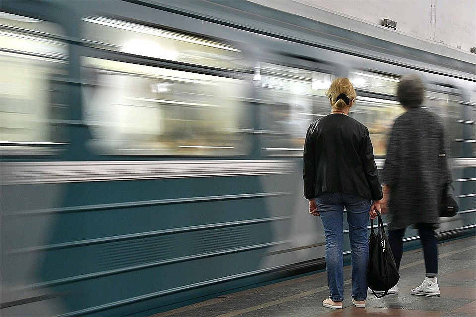 По словам представителей столичной подземки, причиной этому стала неисправность подвижного состава