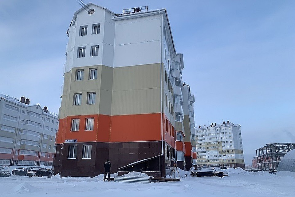 В Новом Уренгое новостройку в аварийном состоянии продолжают обследовать Фото: newurengoy.ru