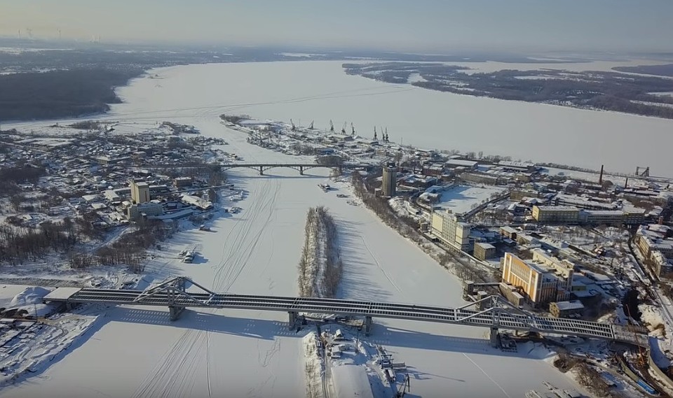 Несмотря на снег и мороз, работы на Фрунзенском мосту продолжаются