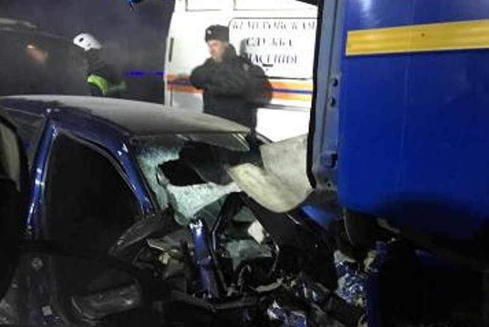 Водитель получил перелом бедра Фото: "Кемеровская служба спасения"