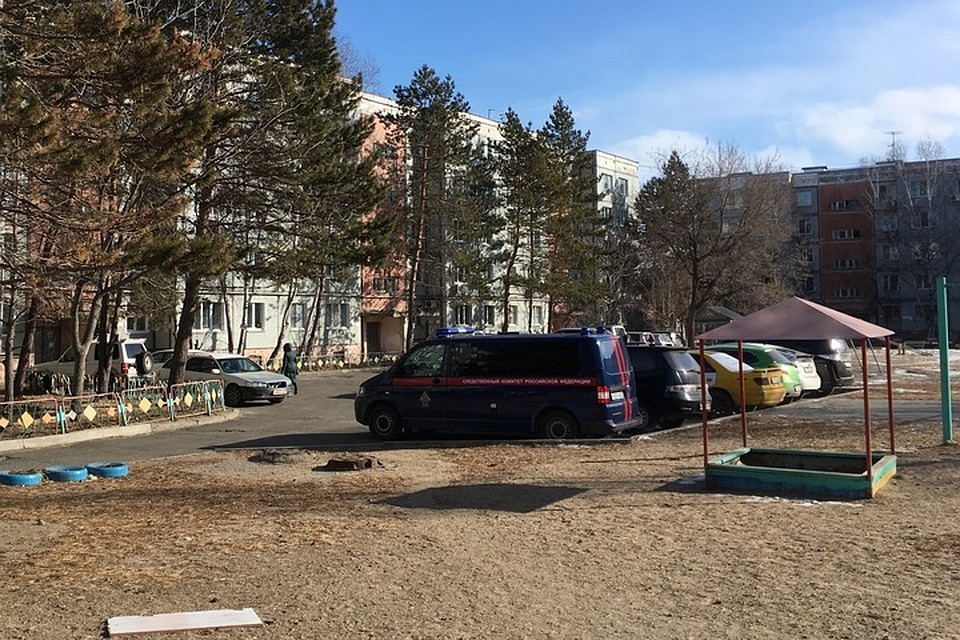 С конца января следователи стали частыми гостями в этом дворе