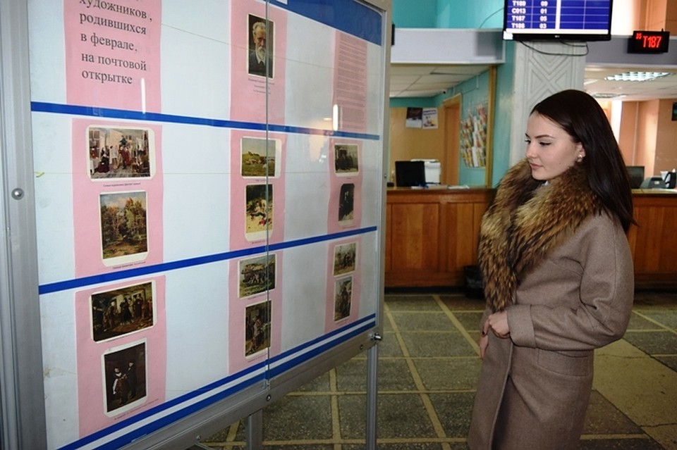 На выставке представлено несколько карточек, выпущенных в 20-е и 30-е годы двадцатого века с изображением картин Владимира Маковского