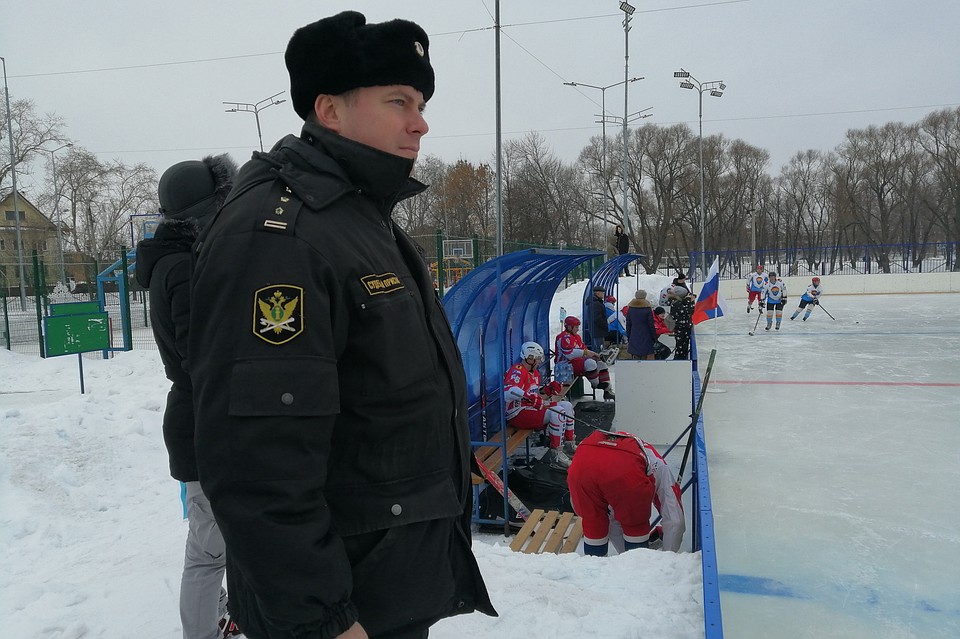 Долгожданная встреча, которую так оттягивал должник, состоялась прямо в раздевалке