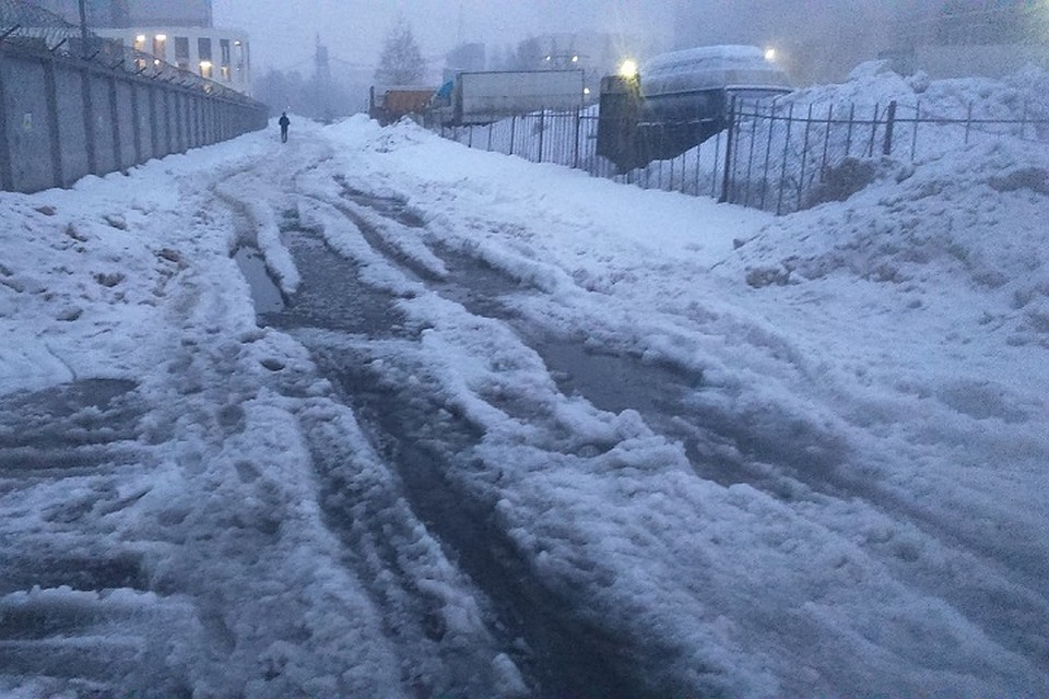 Из-за оттепели улицы Петербурга затопило водой